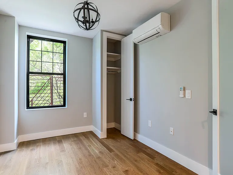 970 Gates Ave #2B — Photo 5
