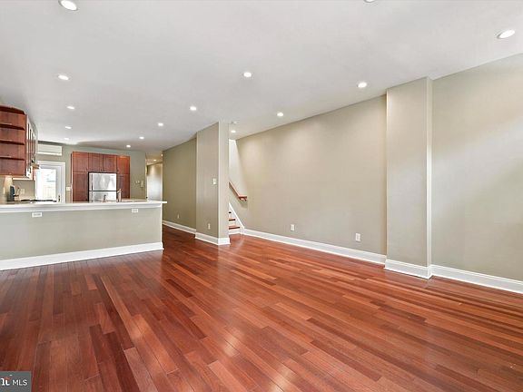 5th image of 2320 Lombard St