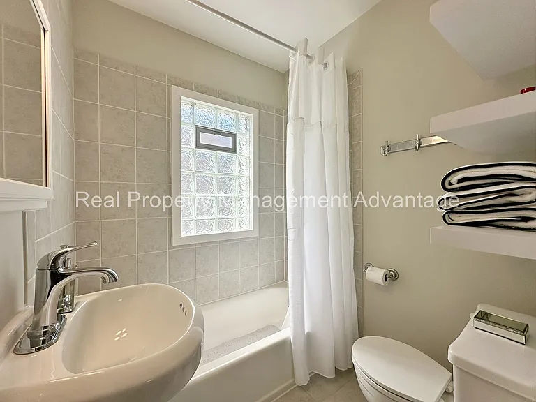 2128 Romeo St — Photo 14