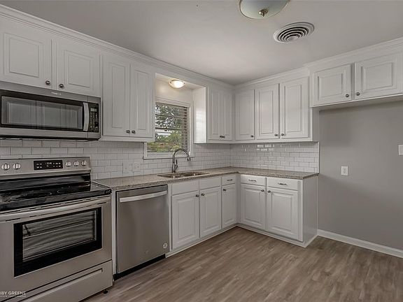 2nd image of 2612 Plantation Dr