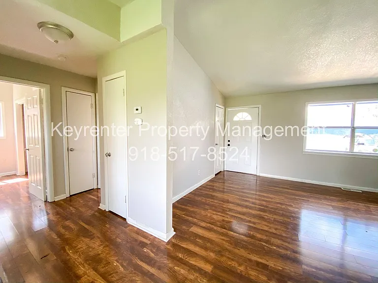 5135 N Utica Ave — Photo 4