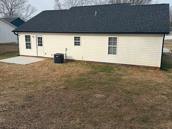 3rd image of 1002 Grace Ave