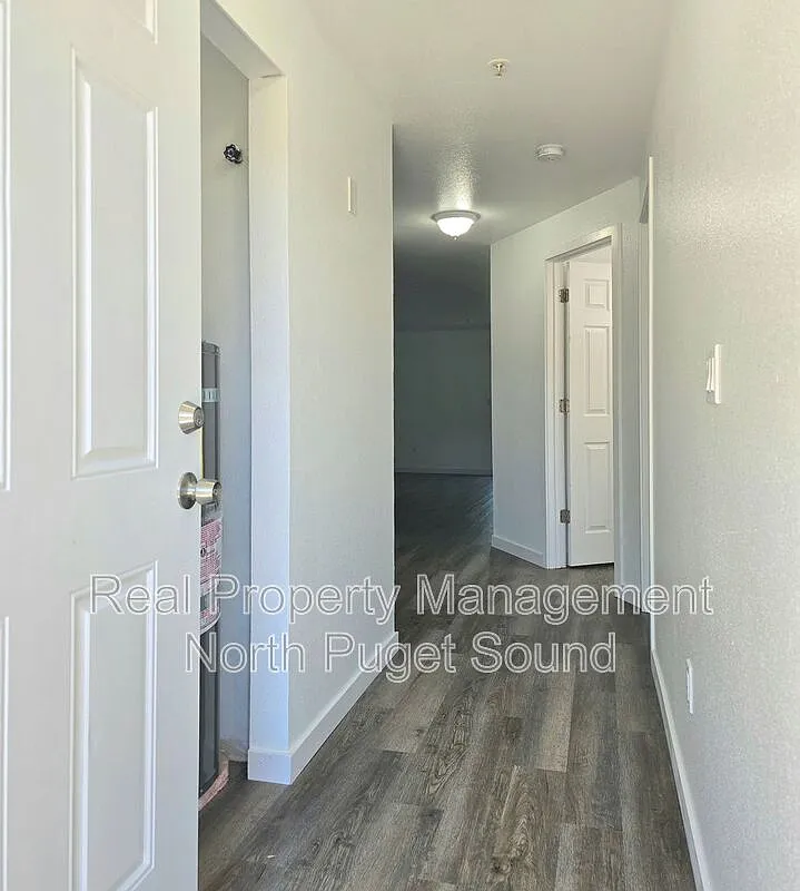 2 bed, 2.0 bath, 830 sqft, $1,695 — Photo 3