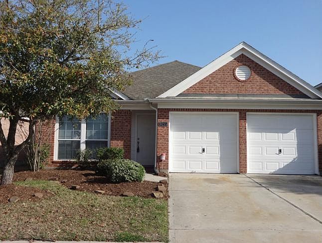 1st image of 921 Lakeway Dr