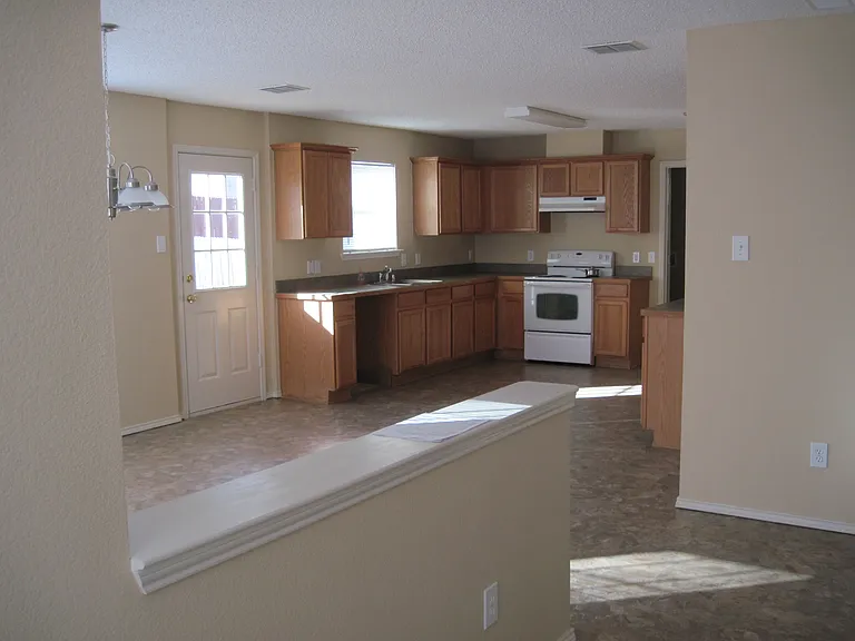 1612 Jewel Ln — Photo 5