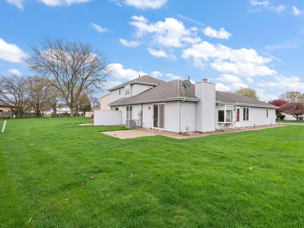 121 Bluegrass Dr, Schererville, IN 46375