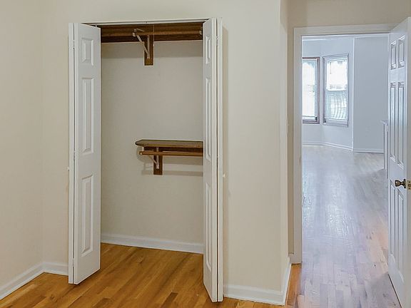 4th image of 2537 N Lincoln Ave #D2