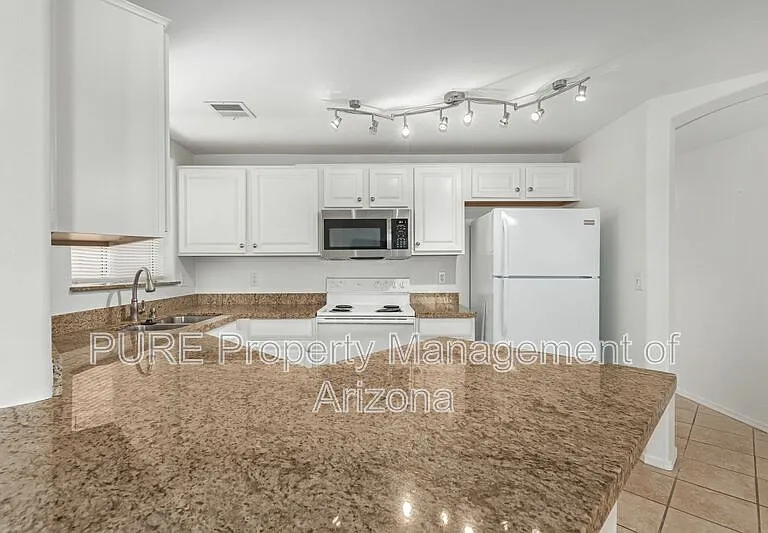 10401 N 52nd St #121 — Photo 3