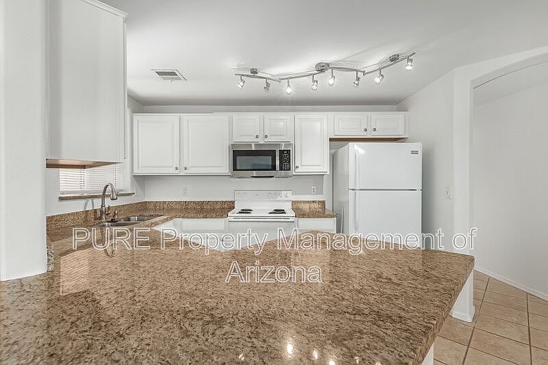 1st image of 10401 N 52nd St Unit 121