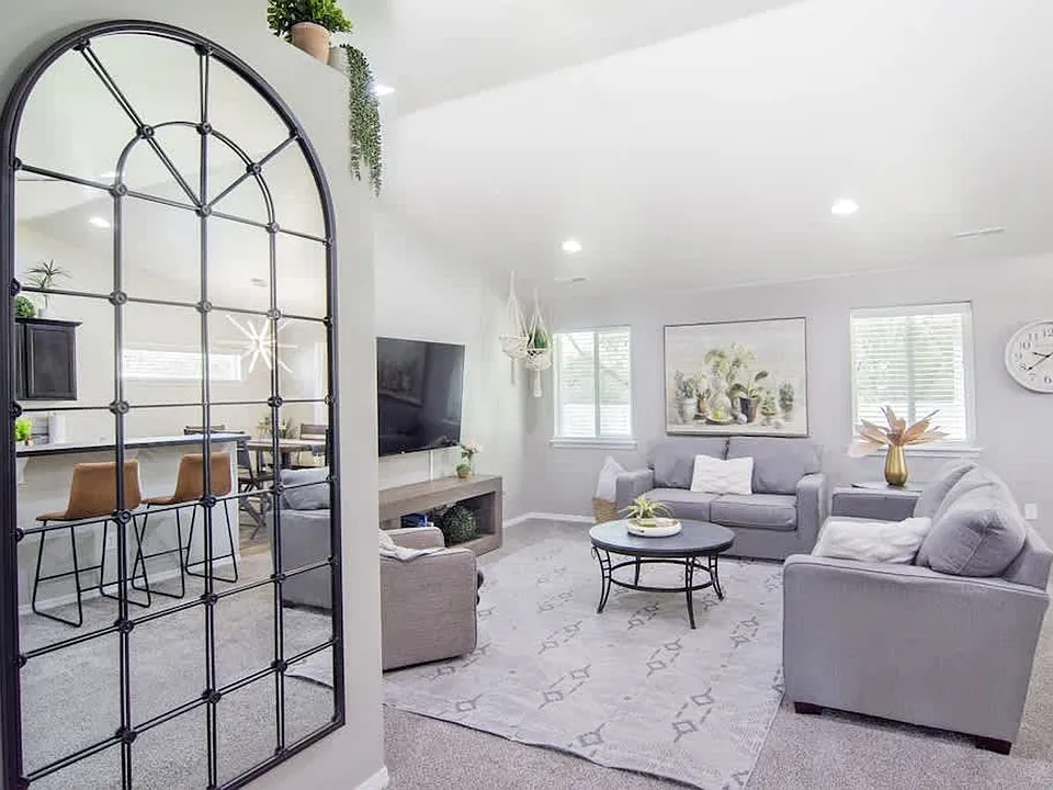 2023 E Elm Grove Dr #ID1460911P