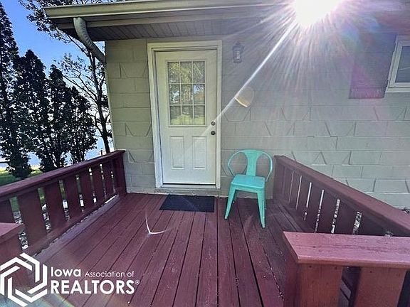 3rd image of 1095 Lakeshore Dr