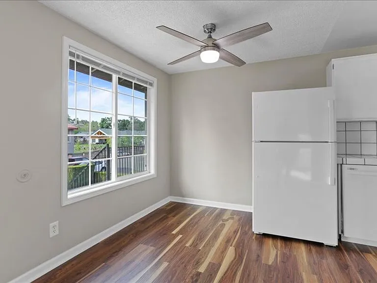 526 S 40th Ave #D209 — Photo 5