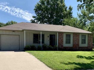 2806 SW Kingsrow Rd, Topeka, KS 66614