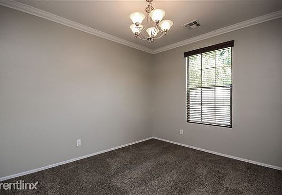 04-DiningRoom