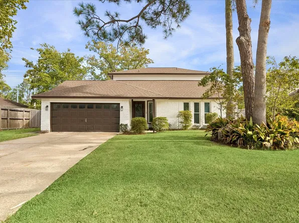 414 Westwood Dr, Friendswood, TX 77546