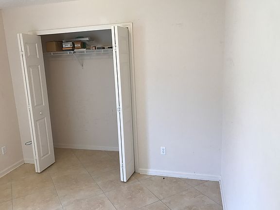 5th image of 504 Cricket Cove Ct