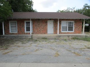 105 W Avenue A, Lampasas, TX 76550