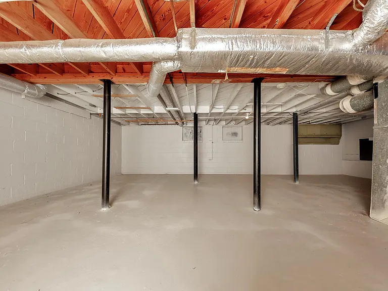 1249 Robert Ln — Photo 25