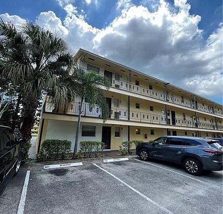 3rd image of 20200 NE 27th Ct APT 24