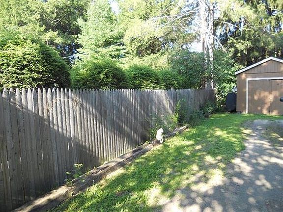5th image of 19 Edgewood Dr