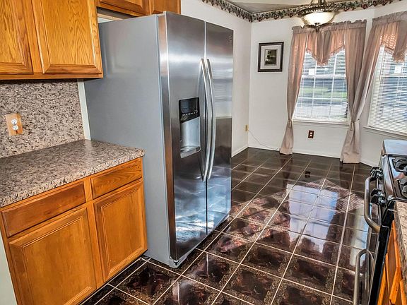 Dinning & Kitchen Area