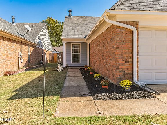 2nd image of 7650 Iris Dr