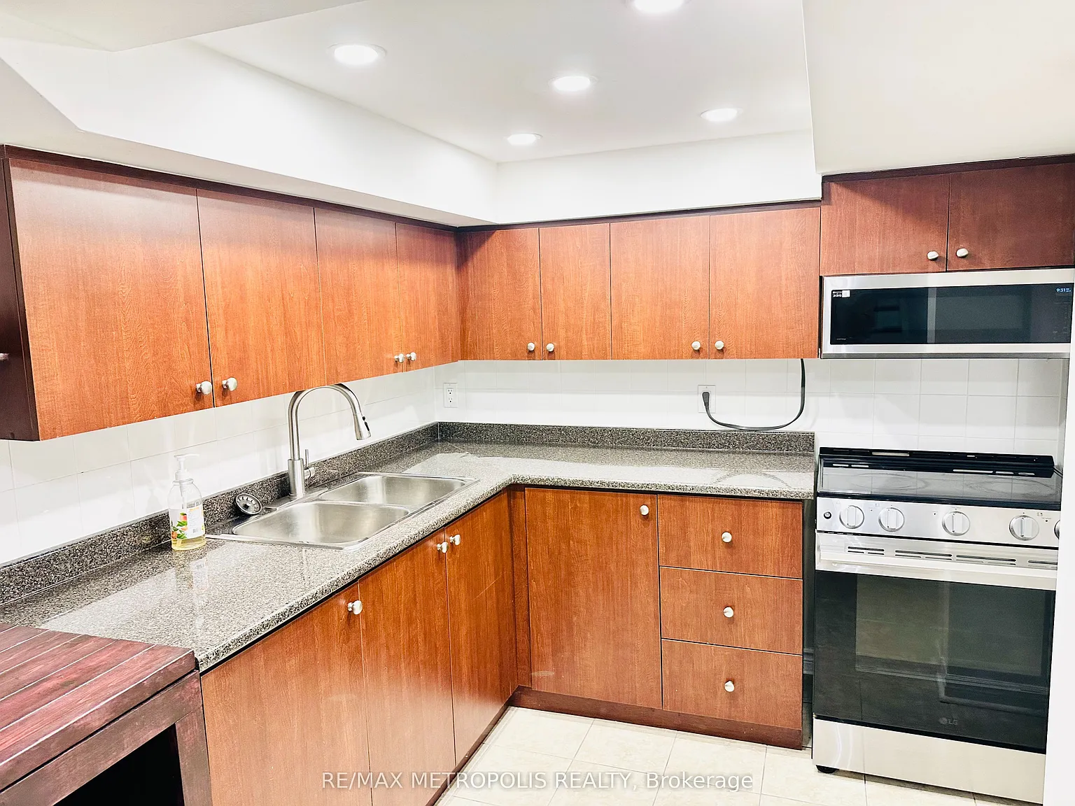 2 bed, $1,650 — Photo 4