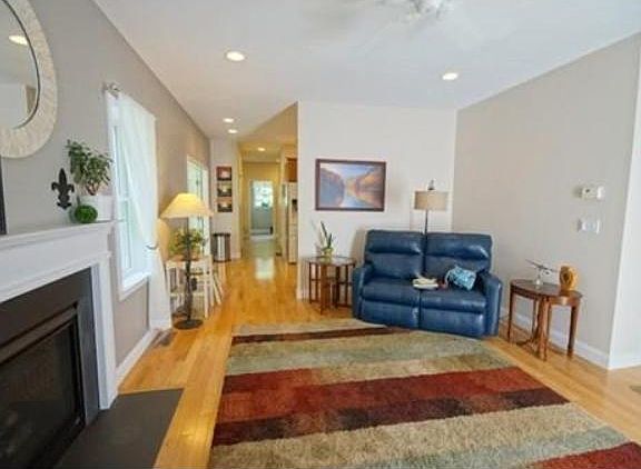 4th image of 30 Sugar Plum Ln