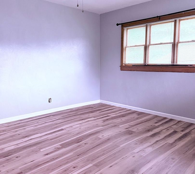 2nd image of 2215 McIntyre Rd