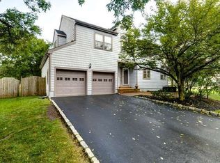 42 Amerman Ln, Hillsborough, NJ 08844