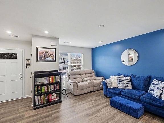 5th image of 1623 Mountain Ash Ln