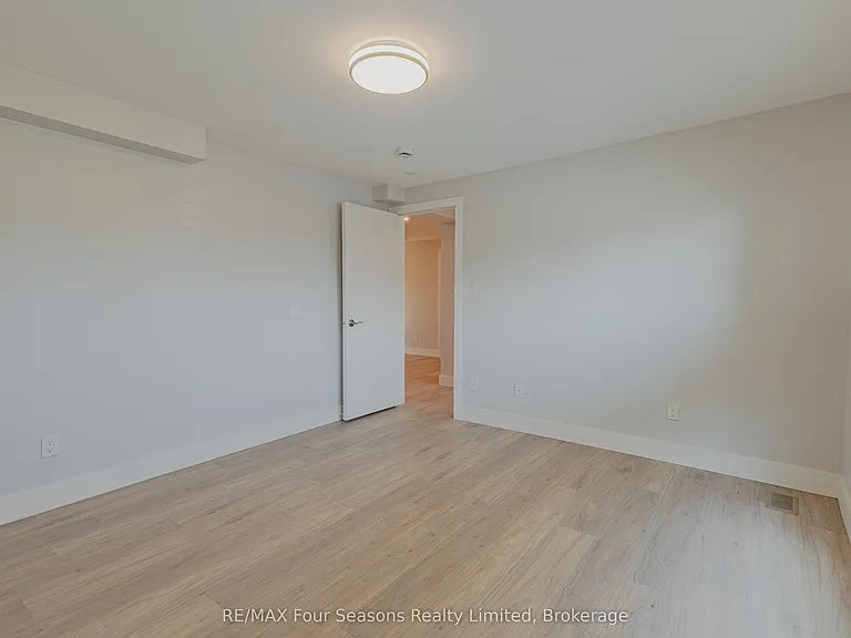 9811 Beachwood Rd — Photo 10