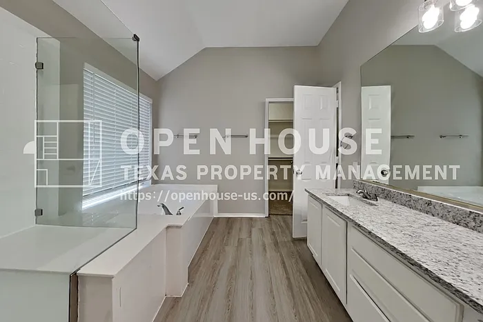 2904 Saint Martin Dr — Photo 15