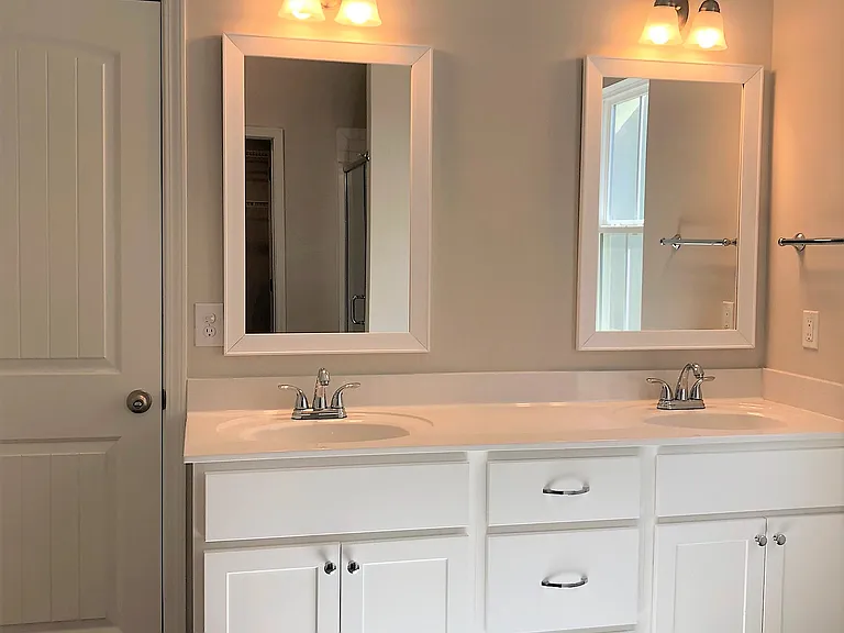 3056 Stanhope Dr — Photo 7