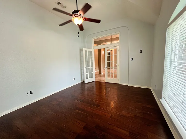 2215 Dorman Ct — Photo 7