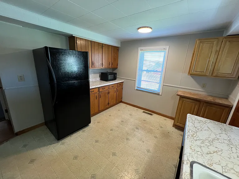 342 Crawford Ave — Photo 5