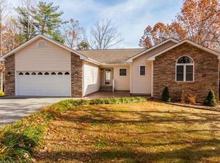 86 Chestnut Ln, Hendersonville, NC 28792