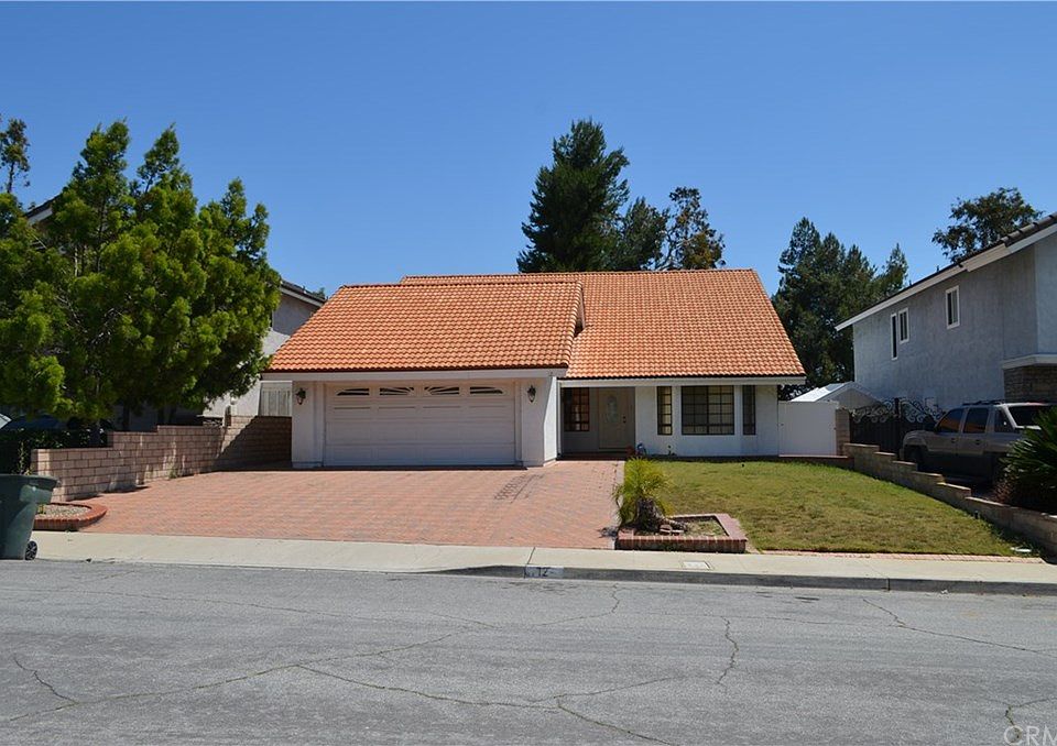 2nd image of 12 Bluff Point Cir