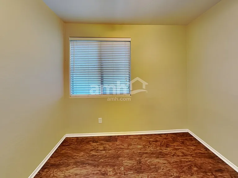 3716 E Waite Ln — Photo 13
