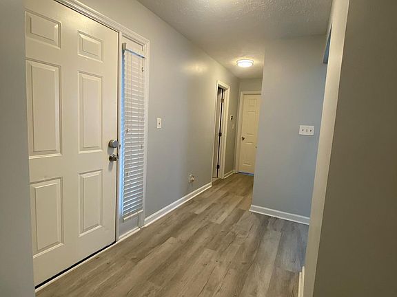 3rd image of 342 Waterdown Dr APT 8