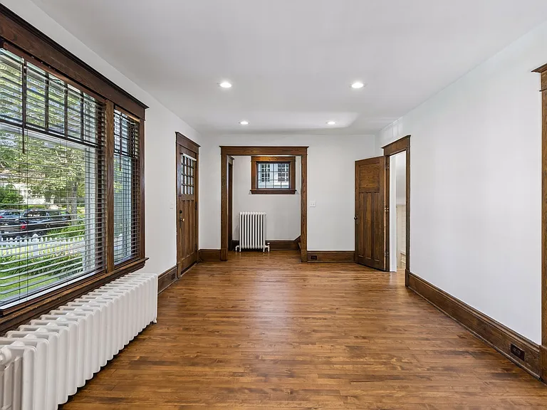 3329 Dupont Ave S — Photo 8