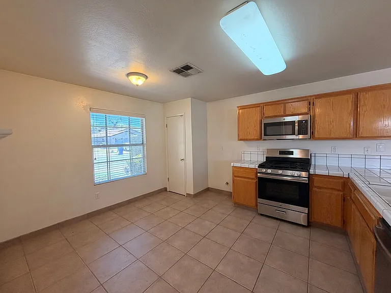 4315 Range Dr — Photo 3