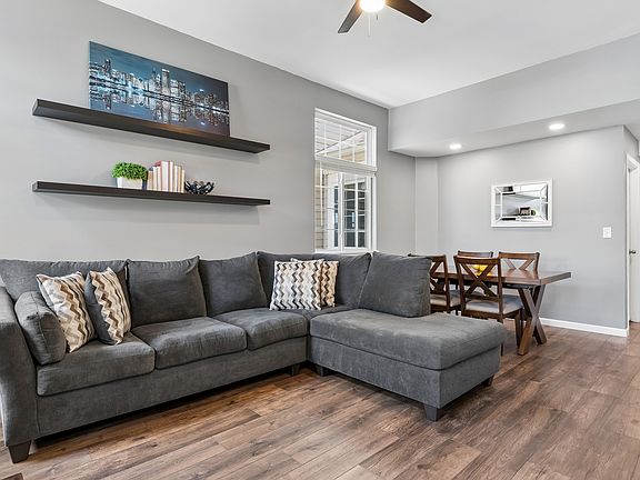 3rd image of 319 E Victoria Cir #319