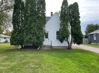 211 4th Ave NE, Cambridge, MN 55008