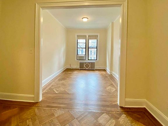 4th image of 135 W 72nd St #5A