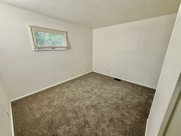 1901 Indiana Ct — Photo 9