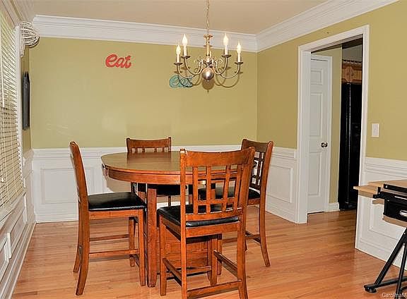 3rd image of 2417 Cricket Ln