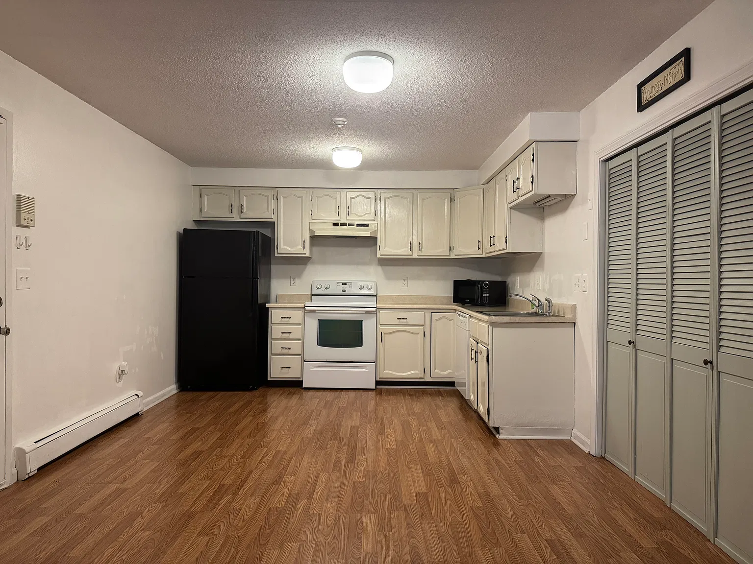 2 bed, 1005 sqft, $1,800 — Photo 3