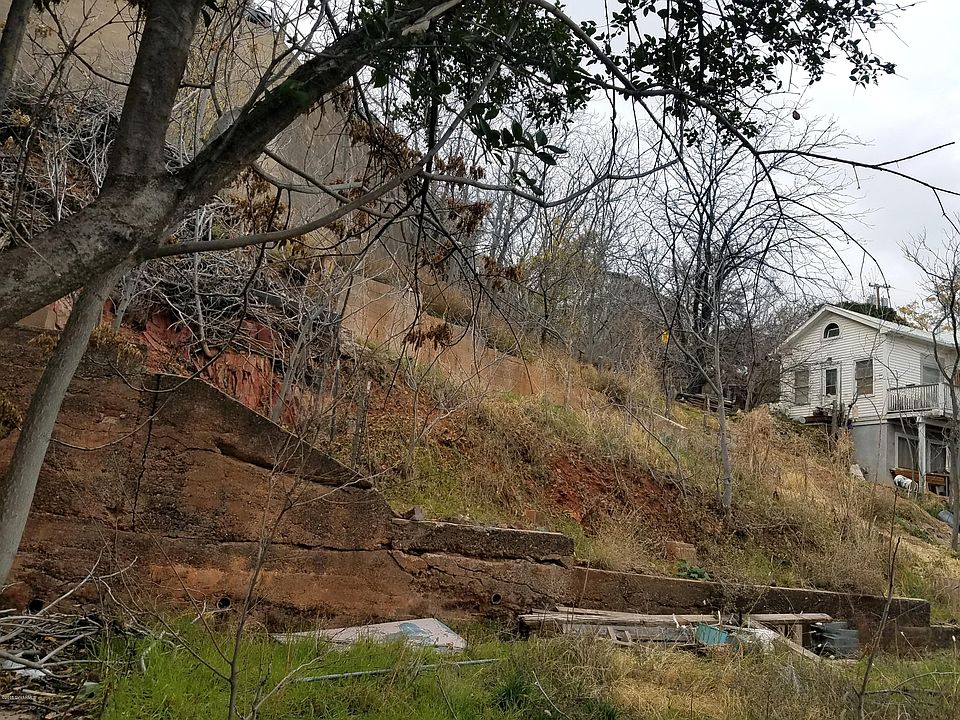 2nd image of 2 Lots Center Avenue