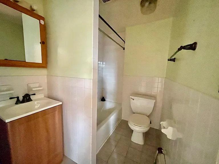 15-41 124th St #2R — Photo 2